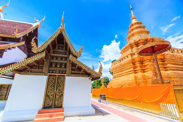 Templo de Wat Phra Sri Chomtong —  Fotos de Stock