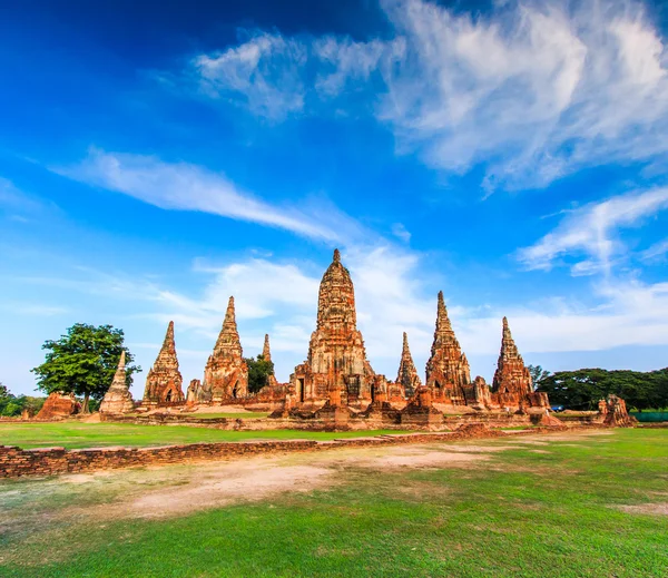 Vieux temple wat Chaiwatthanaram — Photo