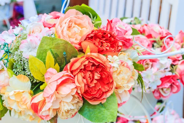 Flowers in bicycle basket — Stock Photo, Image