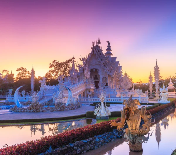 Wat Rong Khun templo tailandés — Foto de Stock