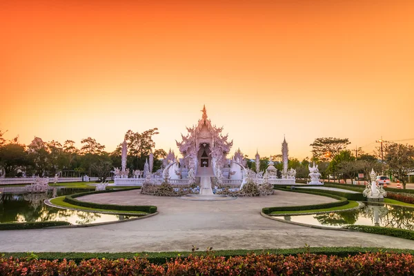 Wat Rong Khun templo tailandés — Foto de Stock