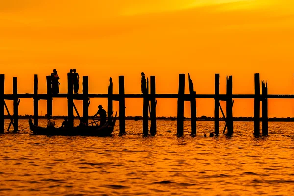 U Bein Bridge at sunset — Stock Photo, Image