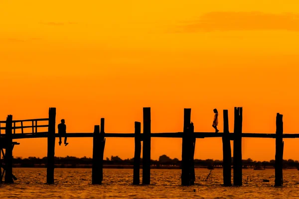 U Bein puente al atardecer — Foto de Stock