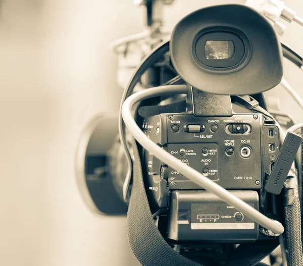 Câmera de vídeo profissional — Fotografia de Stock