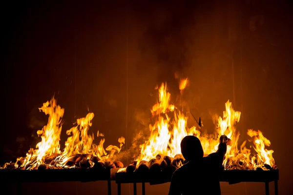 Fiamme e fiamme di fuoco — Foto Stock