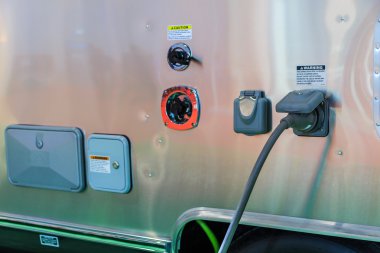 güç kaynağı takılı