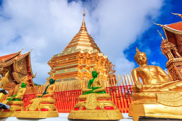 Pagoda de oro wat Phra Que Doi Suthep — Foto de Stock