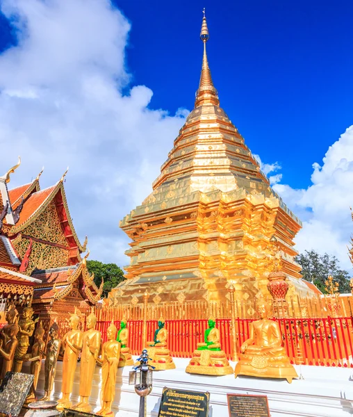 Pagoda de oro wat Phra Que Doi Suthep — Foto de Stock