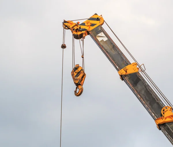 Konstruktion webbplats crane — Stockfoto