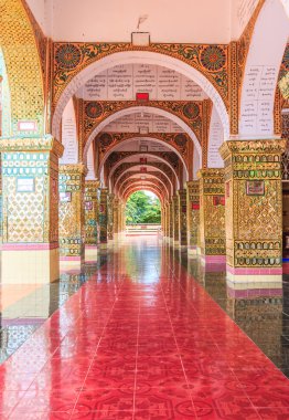 Sutaungpyai Pagoga kemer kapısı