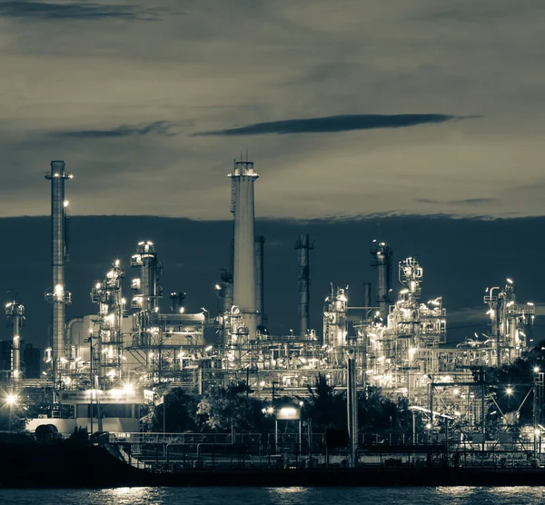 Fábrica de refinaria de petróleo em Bancoc — Fotografia de Stock