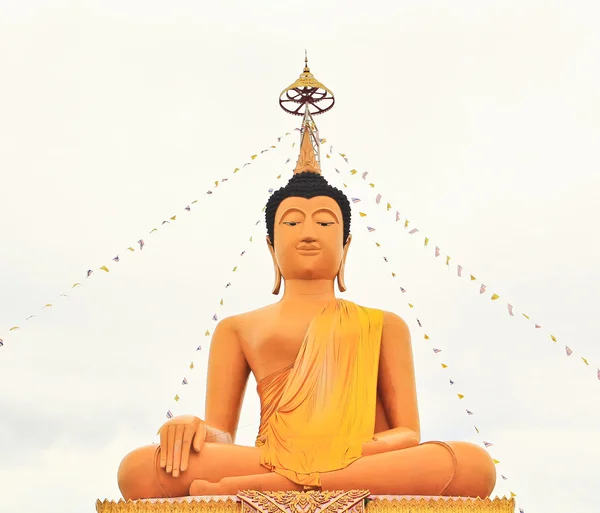 Goldene Buddha-Statue — Stockfoto