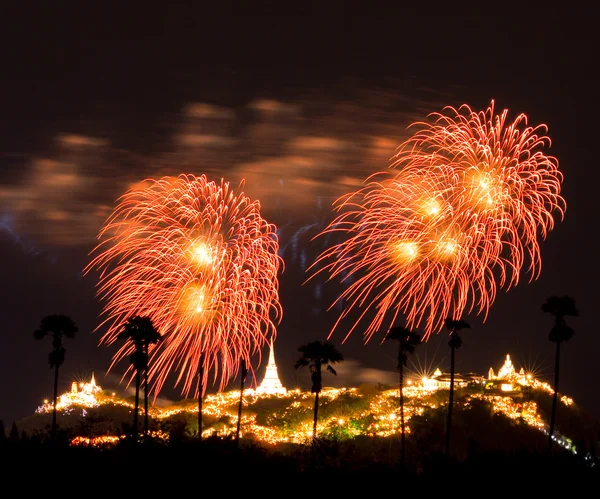 Tatil fireworks uygulamasında gökyüzü — Stok fotoğraf