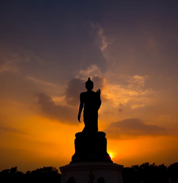 Buddha statue silhouette over sunset — Stock Photo, Image