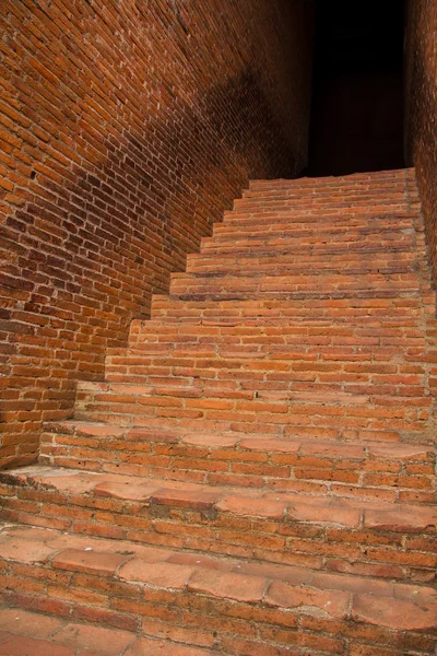 Escaleras de ladrillo rojo — Foto de Stock