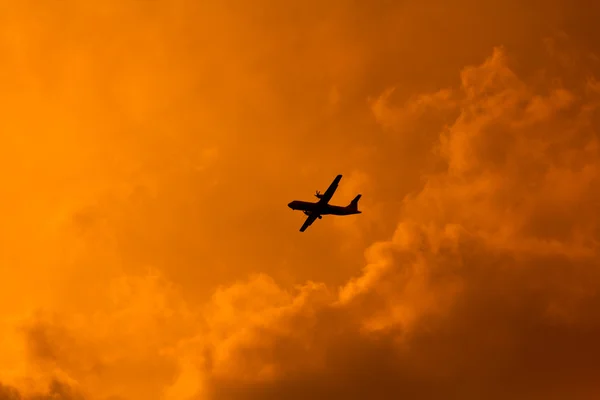 Aircraft flying in sky — Stock Photo, Image