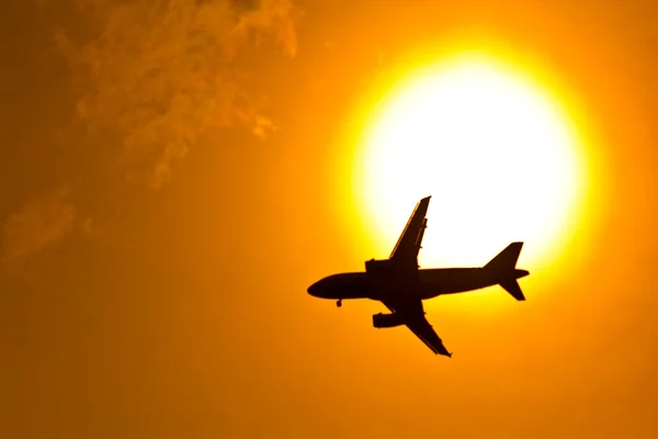 Aéronefs volant dans le ciel — Photo