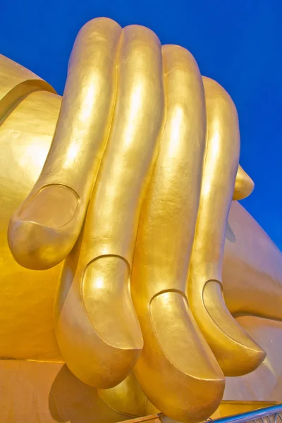 黄金の仏陀の手. — ストック写真