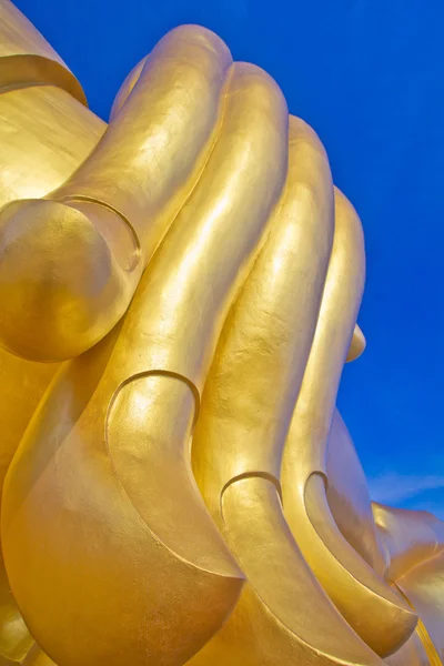 Gouden Boeddha hand. — Stockfoto