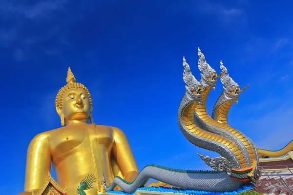 Goldene Buddha-Statue — Stockfoto