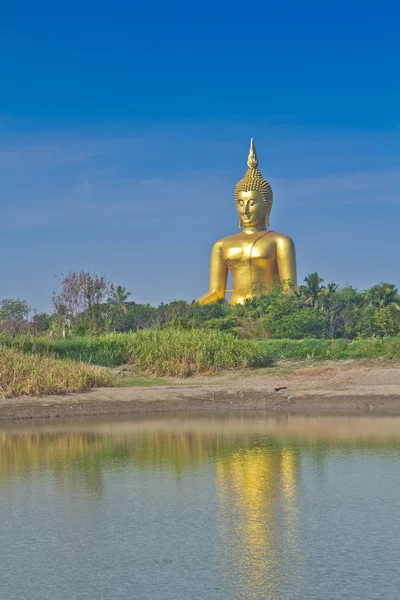 Goldene Buddha-Statue — Stockfoto