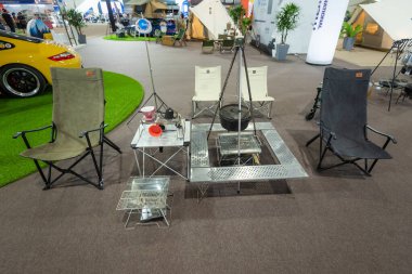 Kamp için çadır ve kamp malzemeleri.