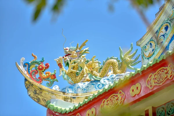 Ένα Άγαλμα Δράκου Ένα Κινέζικο Παραδοσιακό Ιερό Τέχνης — Φωτογραφία Αρχείου
