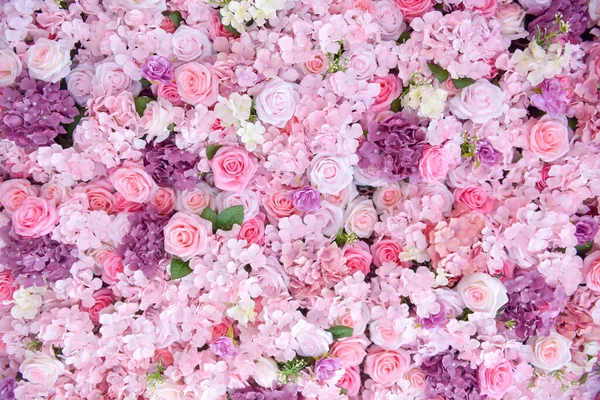 Kumaştan yapılmış güzel pembe çiçekler.