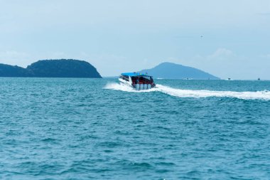 Andaman denizinde sürat teknesi