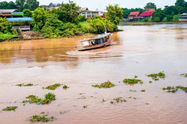 Büyük bir şehirde at binerdi..
