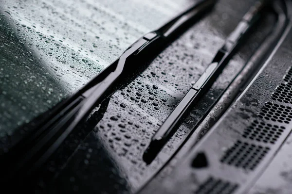 Szyba Samochodowa Kroplami Wody Padającymi Deszczem — Zdjęcie stockowe