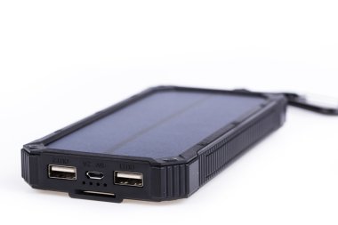 Akıllı telefon için taşınabilir solar şarj cihazı.