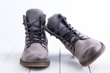 Beyaz arka plan üzerinde izole erkek deri ayakkabı. 