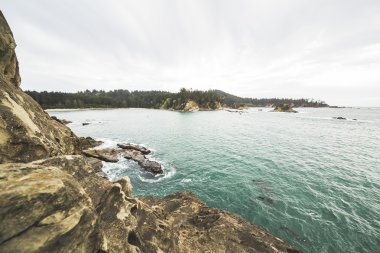 Hills sahil şeridine Pasifik Okyanusu güzel görünümü.