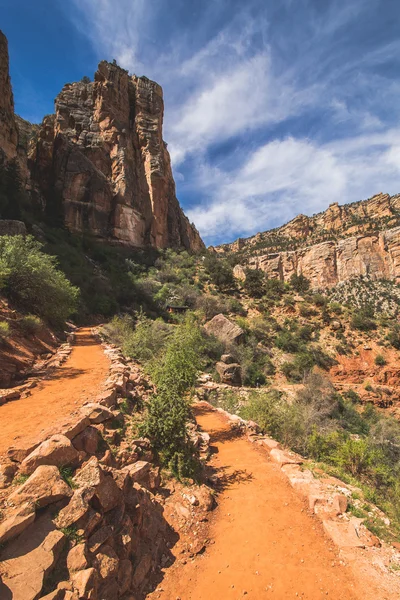 Schöne Aussicht auf Grand Canyon, berühmter Ort für Touristen. — Stockfoto