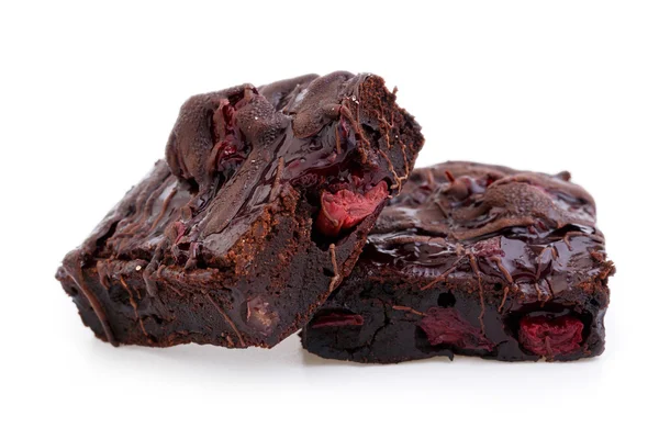 Delicioso brownie vegetariano con cerezas aisladas en bac blanco — Foto de Stock