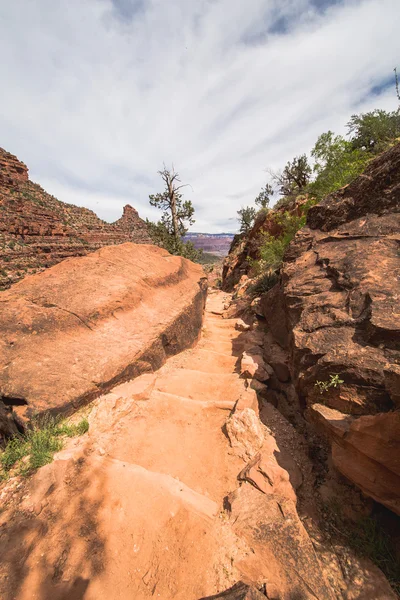 Schöne Aussicht auf Grand Canyon, berühmter Ort für Touristen. — Stockfoto