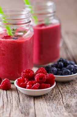 Çilek cam ile güler yüzlü Detoks.