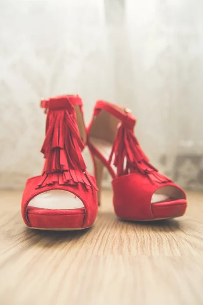 Elegant wedding red bridal shoes for celebration. — Stock Photo, Image