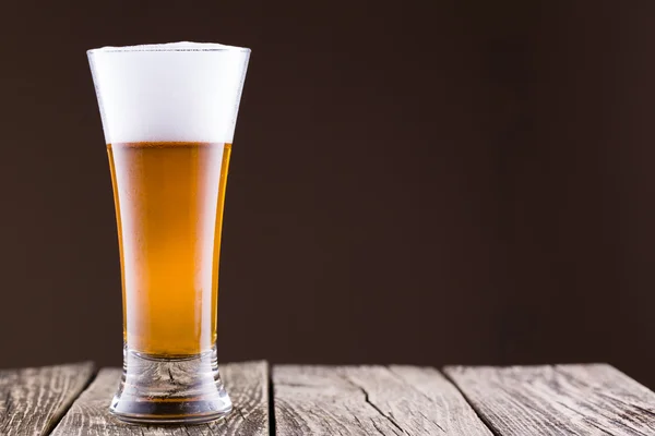 Beer glass in a golden background. — Stock Photo, Image