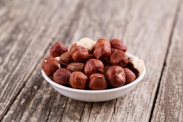 Hazelnuts on a white plate. — Stock Photo, Image