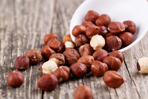 Hazelnuts on a white plate. — Stock Photo, Image