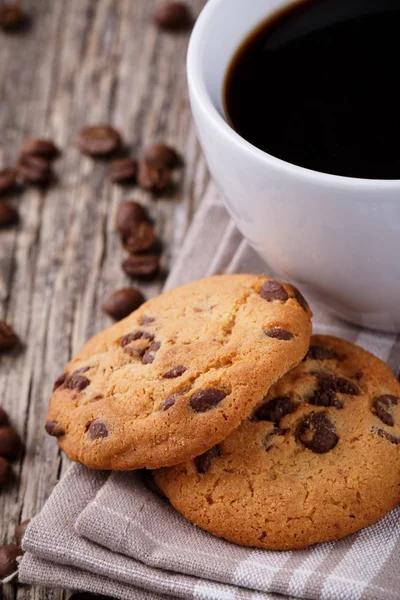 Tasty cookies and coffee cup on a wooden table. — Stock Photo, Image