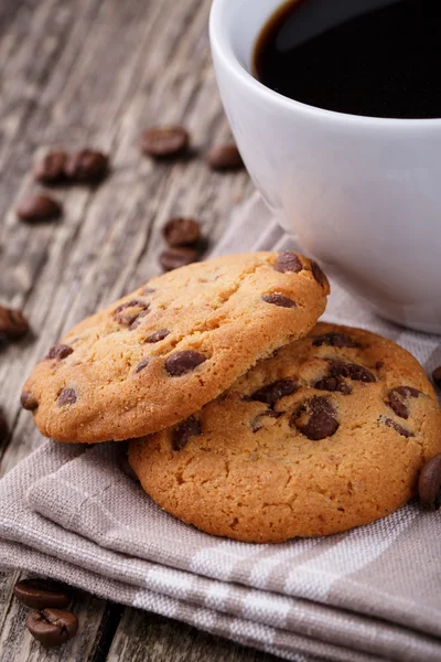 Tasty cookies and coffee cup on a wooden table. — Stock Photo, Image