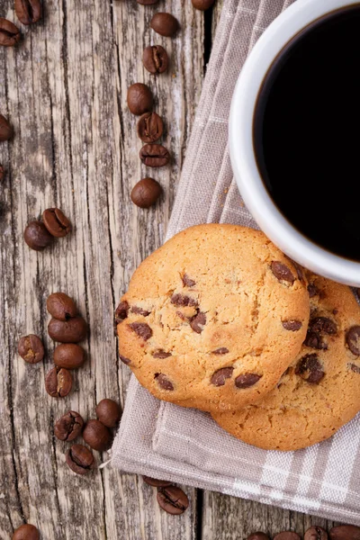 Tasty cookies and coffee cup on a wooden table. — Stock Photo, Image