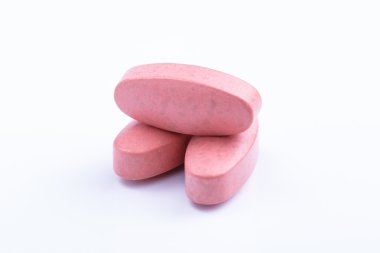 Beyaz bir arka planda tabletleri.