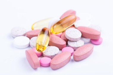 Beyaz bir arka planda tabletleri.