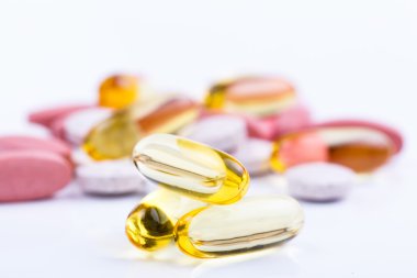 Beyaz bir arka planda tabletleri.