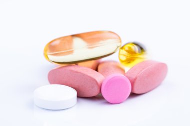 Beyaz bir arka planda tabletleri.