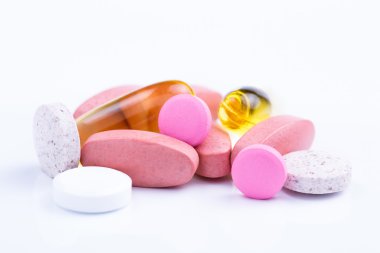 Beyaz bir arka planda tabletleri.